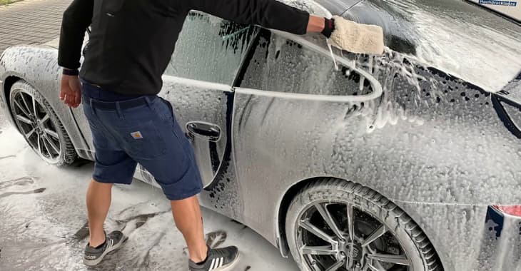 What documents are required to set up a car wash business in UAE?